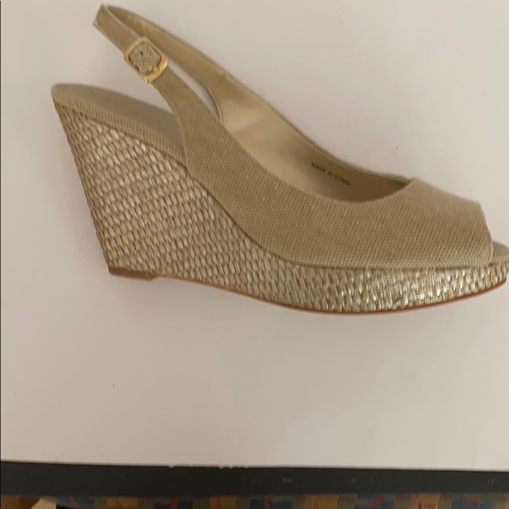 👠❤️ NWOT Tahari platform shoes - Picture 3 of 6